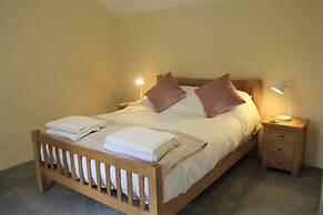 Secluded Cottage With hot tub