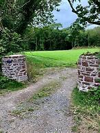 Secluded Cottage With hot tub