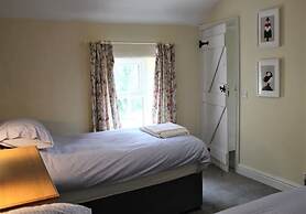 Secluded Cottage With hot tub