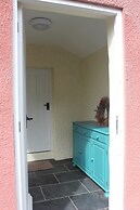 Secluded Cottage With hot tub