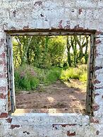 Secluded Cottage With hot tub