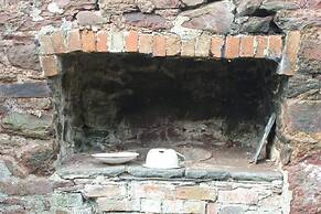 Secluded Cottage With hot tub