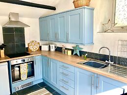 Secluded Cottage With hot tub