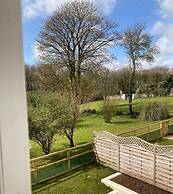 1 Courtyard Cottage With hot tub and Walled Garden