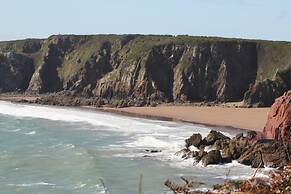 1 Courtyard Cottage With hot tub and Walled Garden