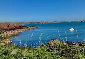 1 Courtyard Cottage With hot tub and Walled Garden
