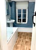 1 Courtyard Cottage With hot tub and Walled Garden