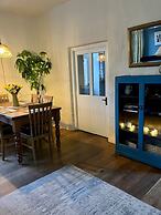 1 Courtyard Cottage With hot tub and Walled Garden