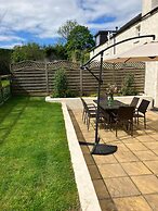 1 Courtyard Cottage With hot tub and Walled Garden