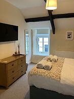 1 Courtyard Cottage With hot tub and Walled Garden