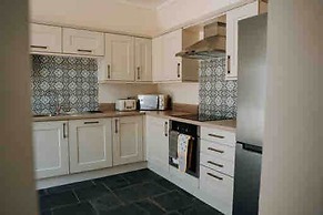 1 Courtyard Cottage With hot tub and Walled Garden