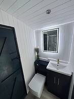 Shepherds Hut With Hot Tub