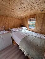 Shepherds Hut With Hot Tub