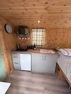 Shepherds Hut With Hot Tub