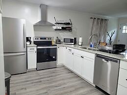Renovated 2 Bed Walltown Home Walk to Duke B