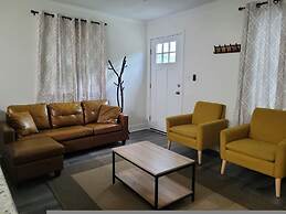 Renovated 2 Bed Walltown Home Walk to Duke B