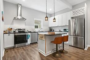 Recently Renovated Chic Durham Farmhouse