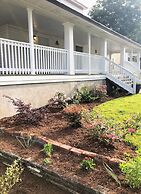 Recently Renovated Chic Durham Farmhouse