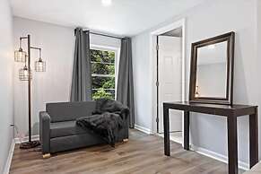 Recently Renovated Chic Durham Farmhouse