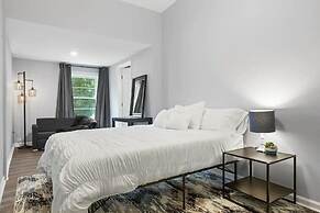 Recently Renovated Chic Durham Farmhouse