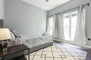 Recently Renovated Chic Durham Farmhouse