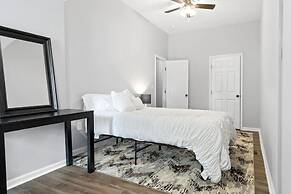 Recently Renovated Chic Durham Farmhouse