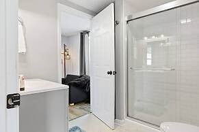 Recently Renovated Chic Durham Farmhouse