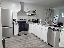 Renovated 2 Bed Walltown Home Walk to Duke A