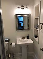 Renovated Cottage Minutes From Downtown