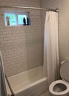 Renovated Cottage Minutes From Downtown