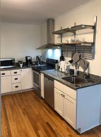 Renovated Cottage Minutes From Downtown