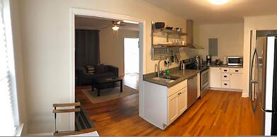 Renovated Cottage Minutes From Downtown