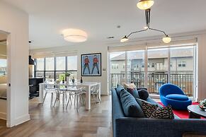 Dual Bachelor Pads w Rooftop Lounge Games Sleeps 26 5 Min to Broadway