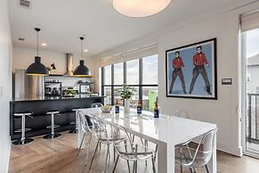 Dual Bachelor Pads w Rooftop Lounge Games Sleeps 26 5 Min to Broadway