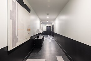 Dual Bachelor Pads w Rooftop Lounge Games Sleeps 26 5 Min to Broadway