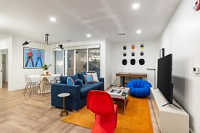 Dual Bachelor Pads w Rooftop Lounge Games Sleeps 26 5 Min to Broadway
