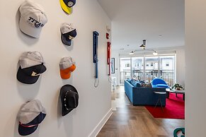 Dual Bachelor Pads w Rooftop Lounge Games Sleeps 26 5 Min to Broadway