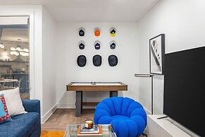 Dual Bachelor Pads w Rooftop Lounge Games Sleeps 26 5 Min to Broadway