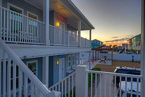 Chic 2BR Coastal Condo Shared Pool Near the Beach Envy the Adventure