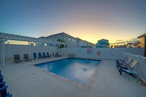 Chic 2BR Coastal Condo Shared Pool Near the Beach Envy the Adventure