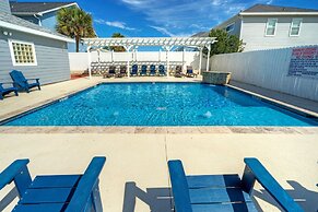 Chic 2BR Coastal Condo Shared Pool Near the Beach Envy the Adventure