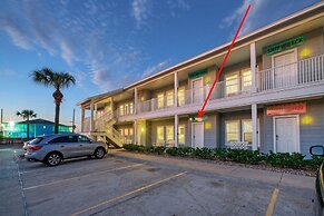 Chic 2BR Coastal Condo Shared Pool Near the Beach Envy the Adventure