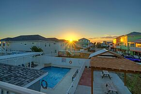 Chic 2BR Coastal Condo Shared Pool Near the Beach Envy the Adventure
