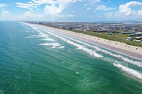 Chic 2BR Coastal Condo Shared Pool Near the Beach Envy the Adventure