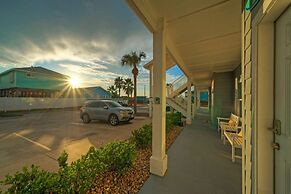 Chic 2BR Coastal Condo Shared Pool Near the Beach Envy the Adventure