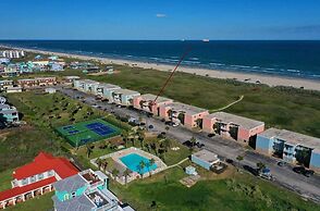 2 Condos in Beachfront Complex Pool Pickleball Bubbly Blew Seaside Ble