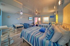 2 Condos in Beachfront Complex Pool Pickleball Bubbly Blew Seaside Ble