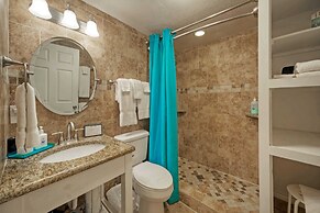 2 Condos in Beachfront Complex Pool Pickleball Bubbly Blew Seaside Ble