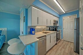 2 Condos in Beachfront Complex Pool Pickleball Bubbly Blew Seaside Ble