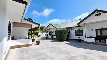 Roche Kerlan Apartments